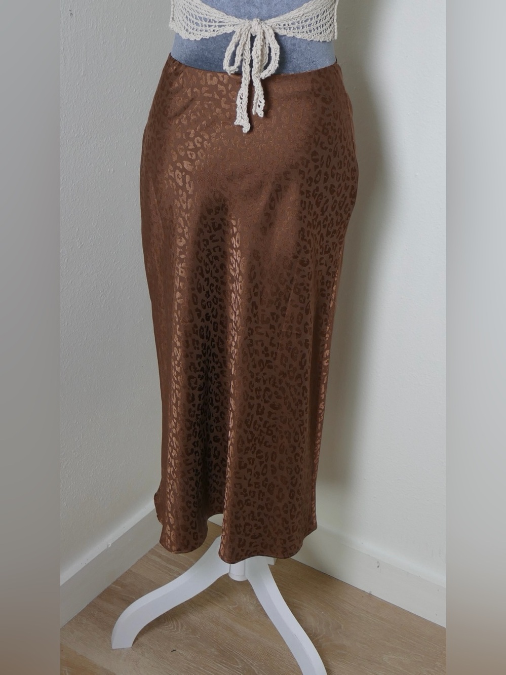 Francesca's Collections Brown Satin Leopard Midi Skirt - Picture 3 of 10